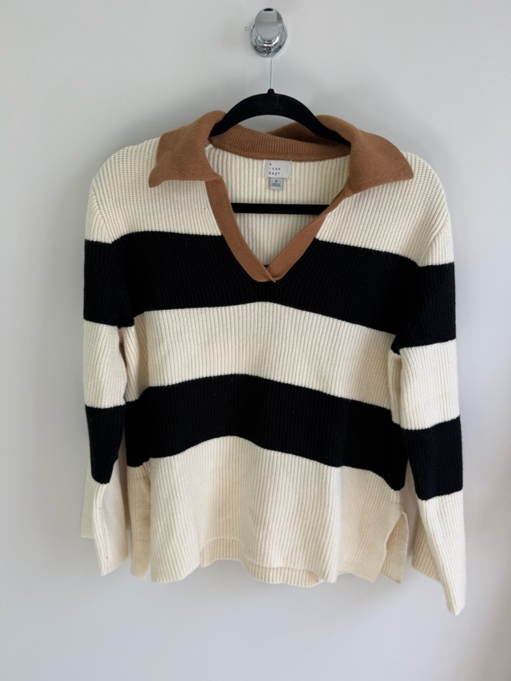 Striped V‑Neck Collared Sweater in Black, Cream & Tan Sz S